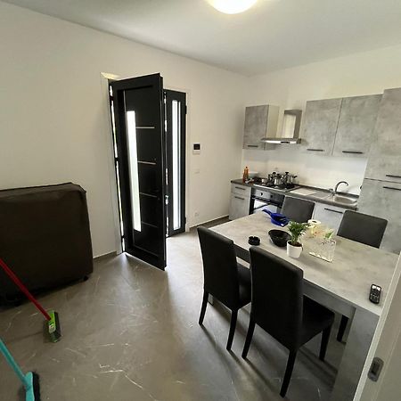Villa Borghesi Suites Fronte Mare Rimini Bagian luar foto