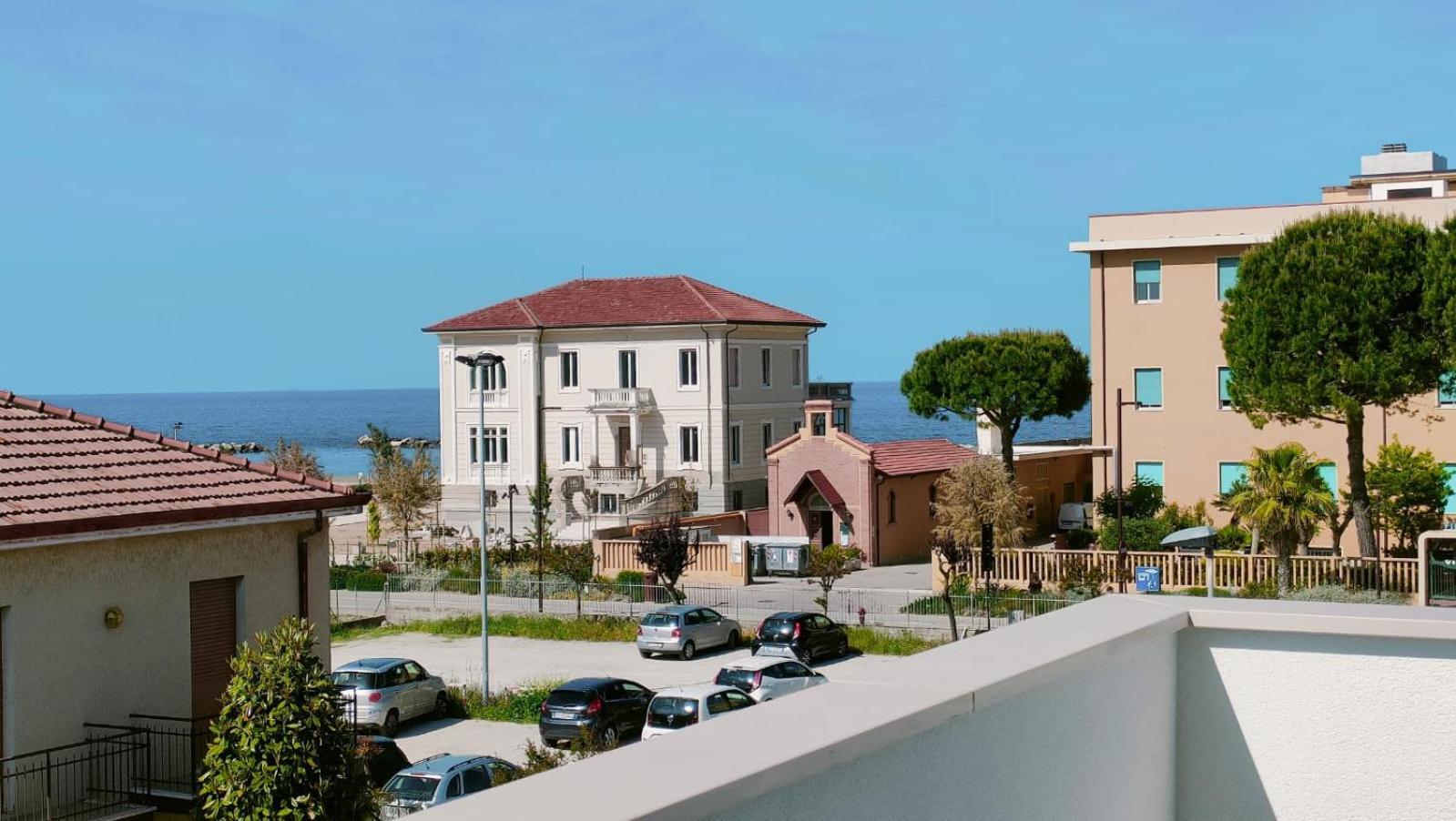 Villa Borghesi Suites Fronte Mare Rimini Bagian luar foto