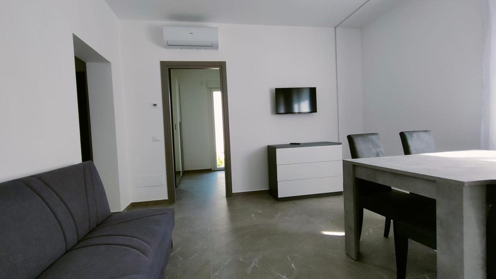 Villa Borghesi Suites Fronte Mare Rimini Bagian luar foto