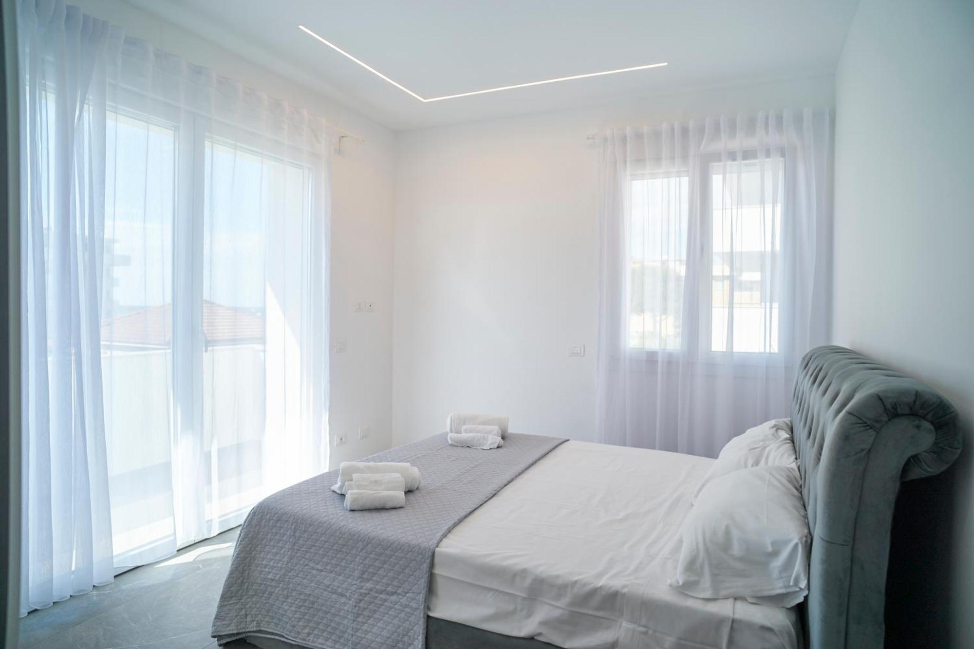 Villa Borghesi Suites Fronte Mare Rimini Bagian luar foto