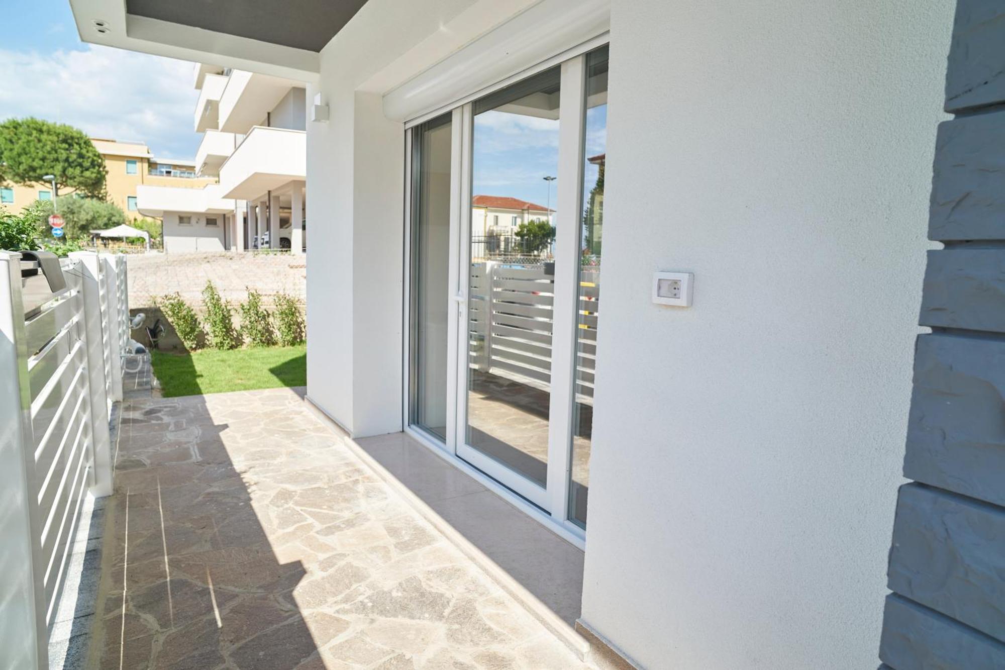 Villa Borghesi Suites Fronte Mare Rimini Bagian luar foto
