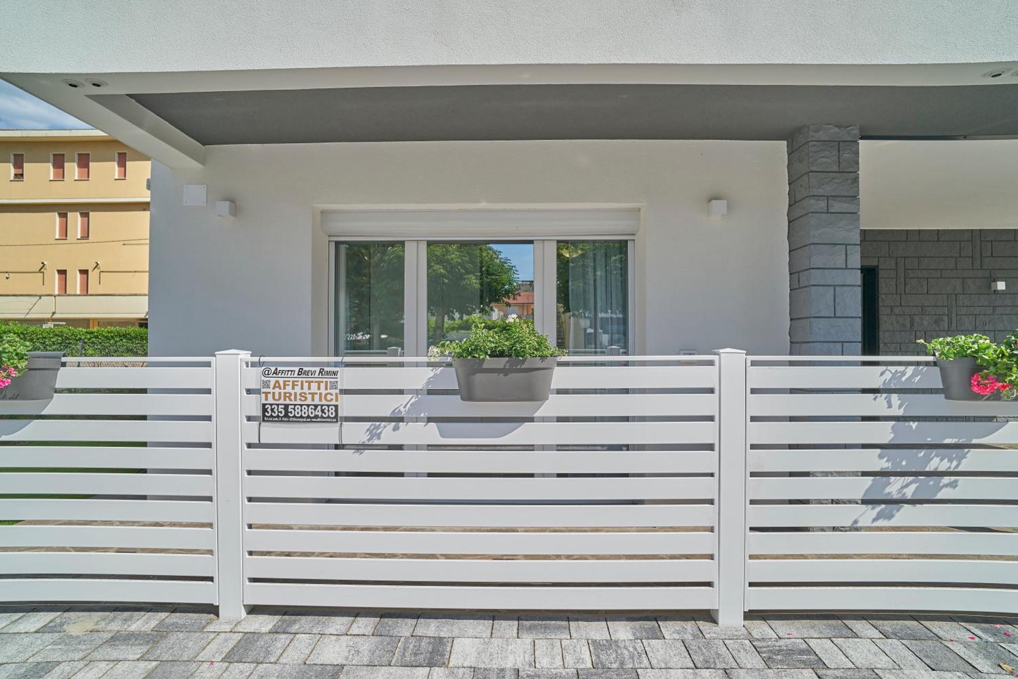 Villa Borghesi Suites Fronte Mare Rimini Bagian luar foto