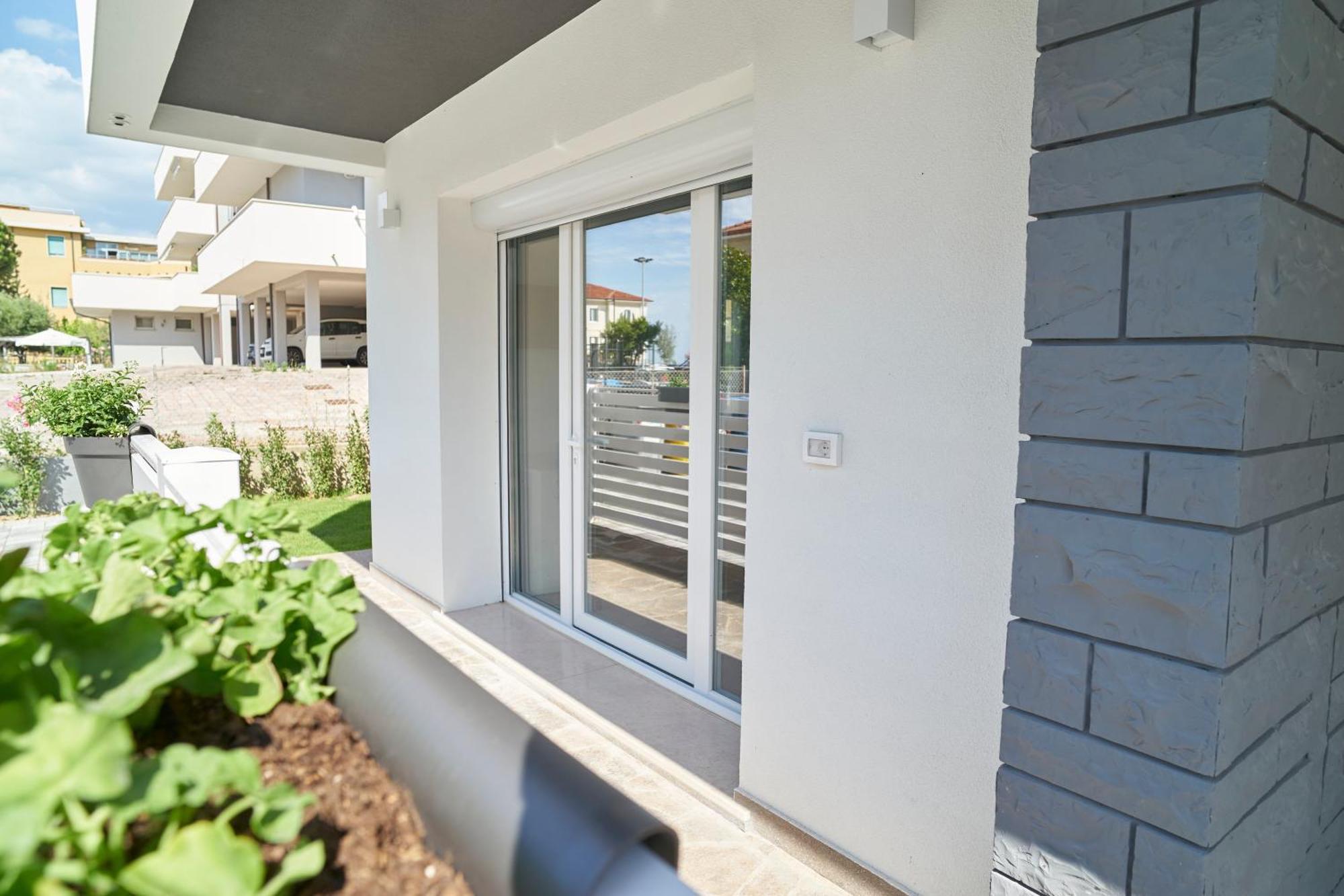 Villa Borghesi Suites Fronte Mare Rimini Bagian luar foto