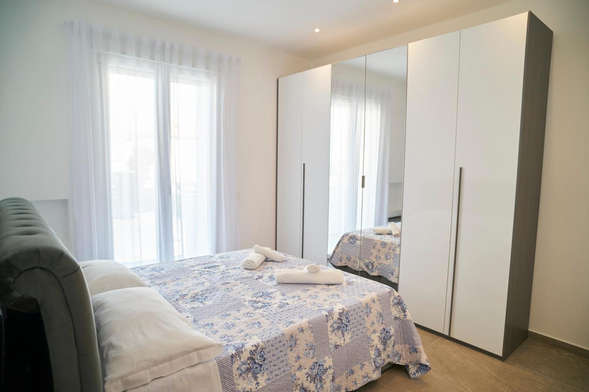 Villa Borghesi Suites Fronte Mare Rimini Bagian luar foto