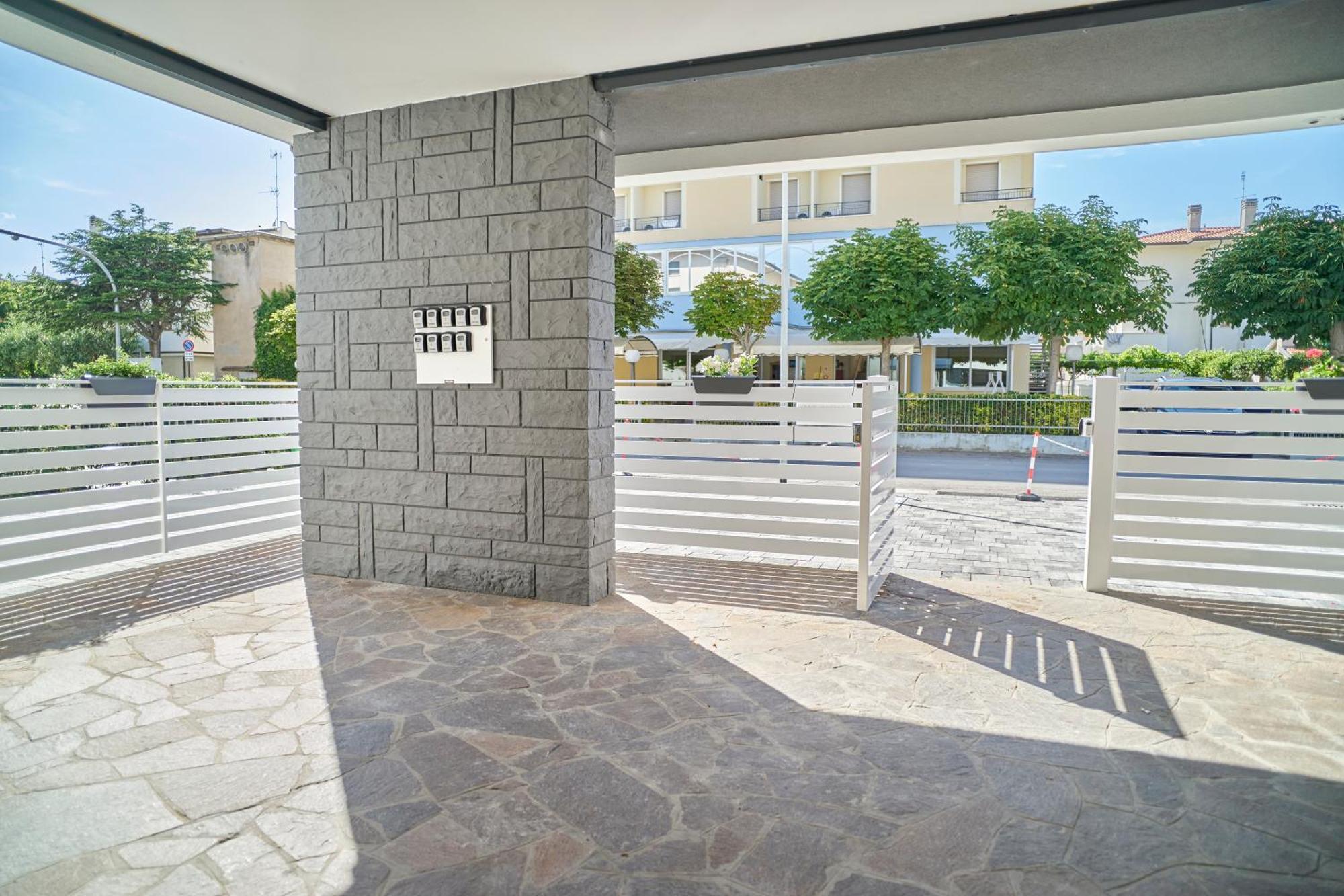 Villa Borghesi Suites Fronte Mare Rimini Bagian luar foto