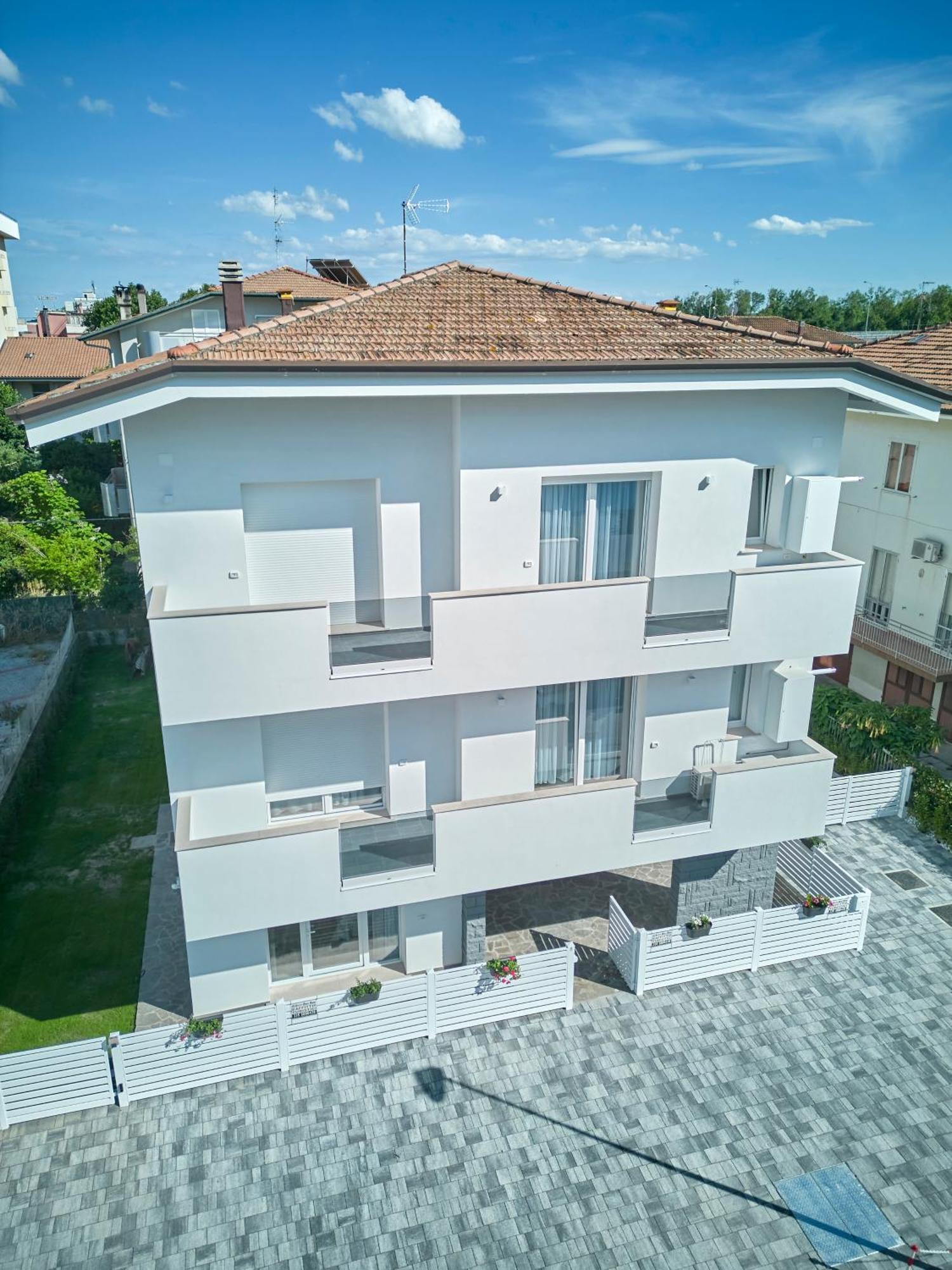 Villa Borghesi Suites Fronte Mare Rimini Bagian luar foto