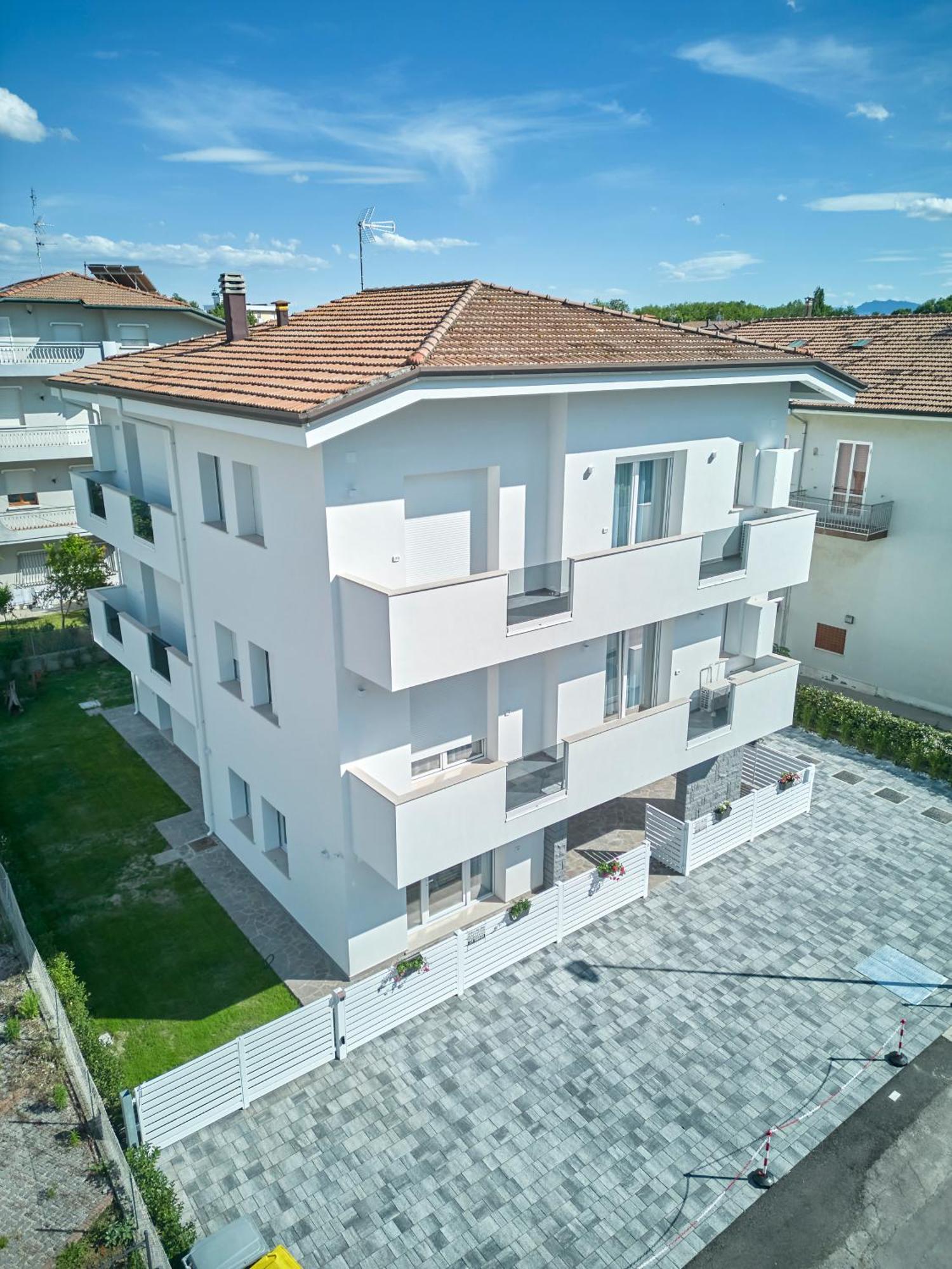 Villa Borghesi Suites Fronte Mare Rimini Bagian luar foto