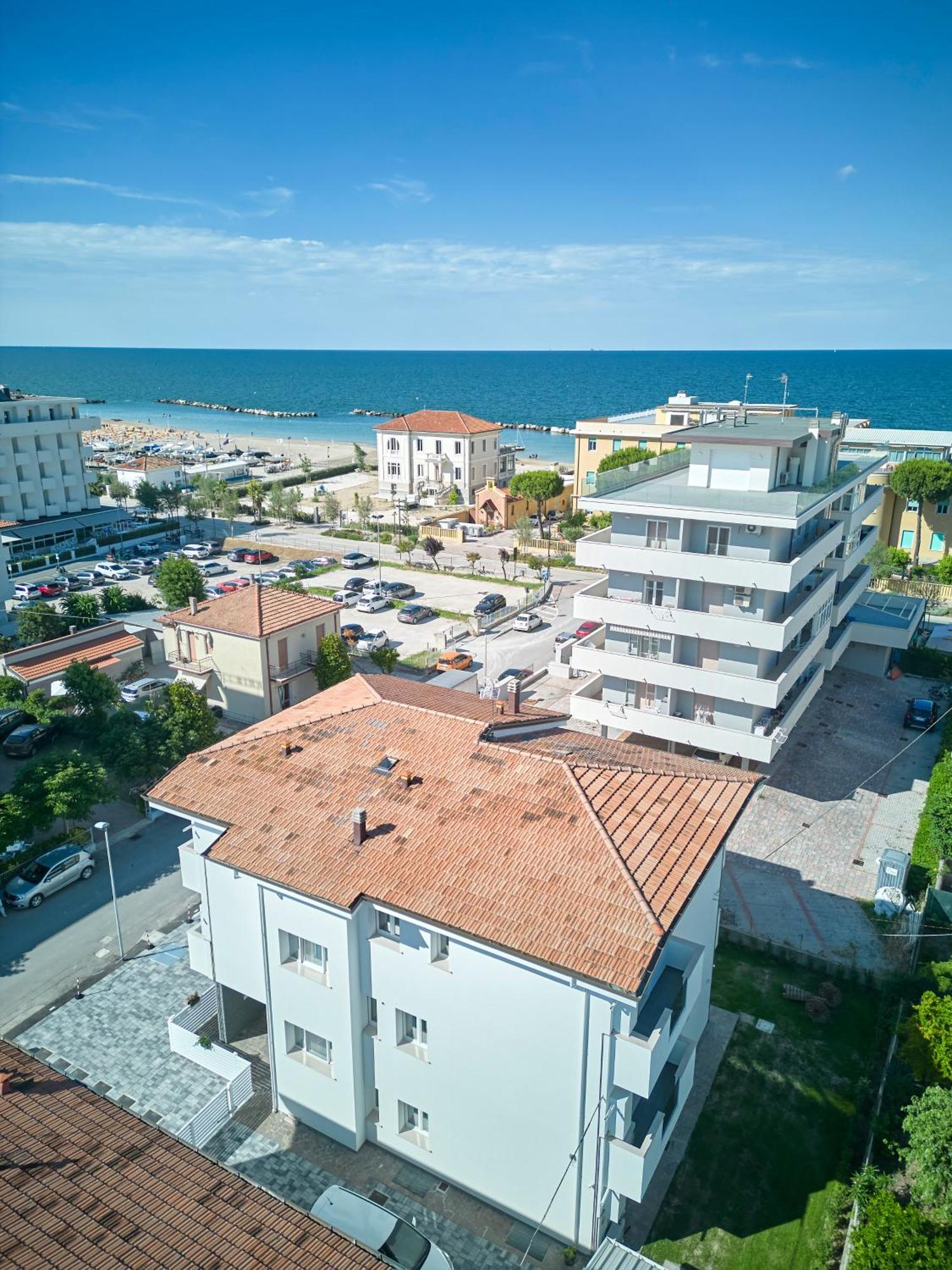 Villa Borghesi Suites Fronte Mare Rimini Bagian luar foto