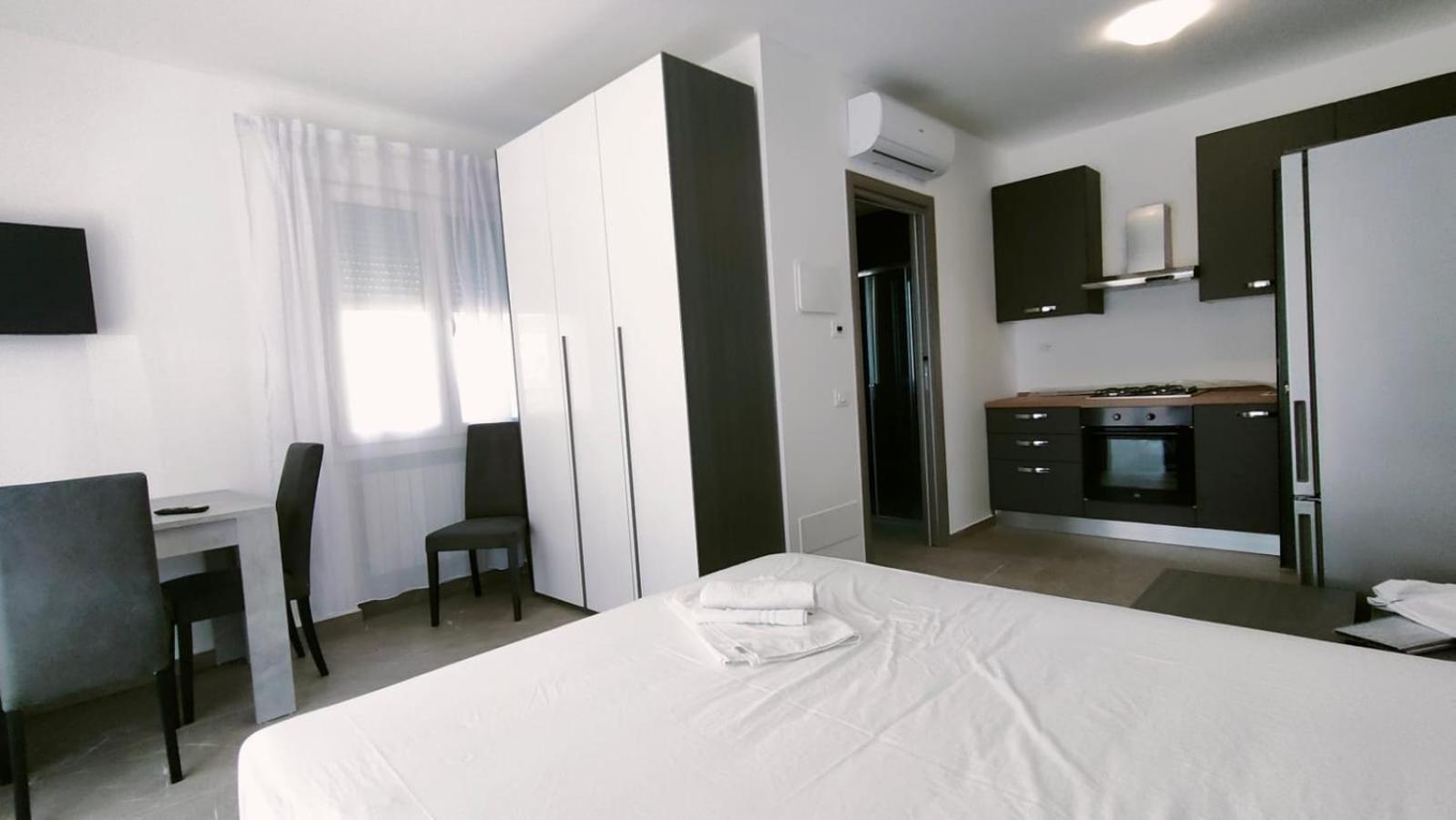 Villa Borghesi Suites Fronte Mare Rimini Bagian luar foto